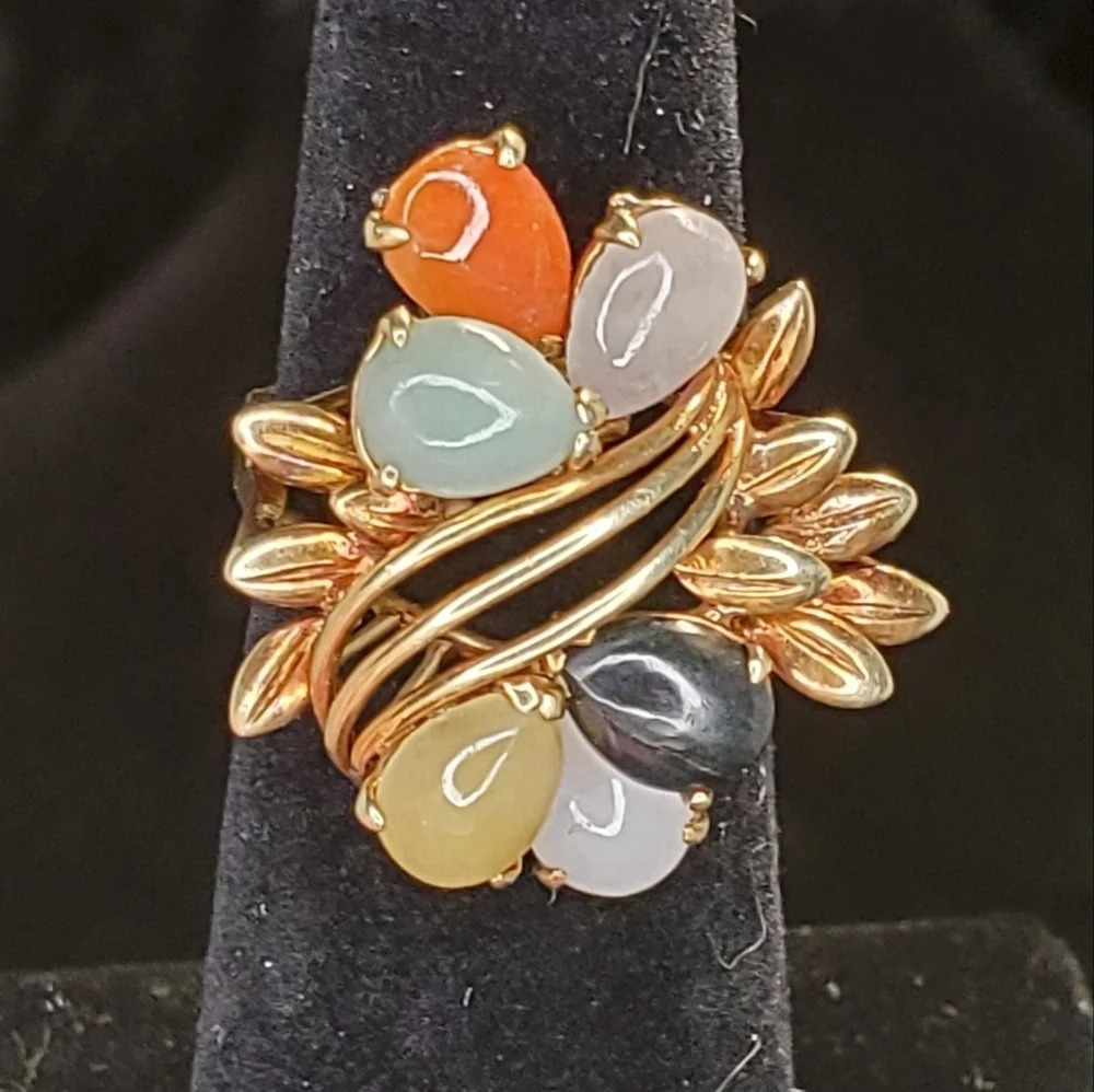 0213. Vintage Mid-Century ~ REAL Multi-Color Jade ~ Beautiful 14k GOLD💰 Ring